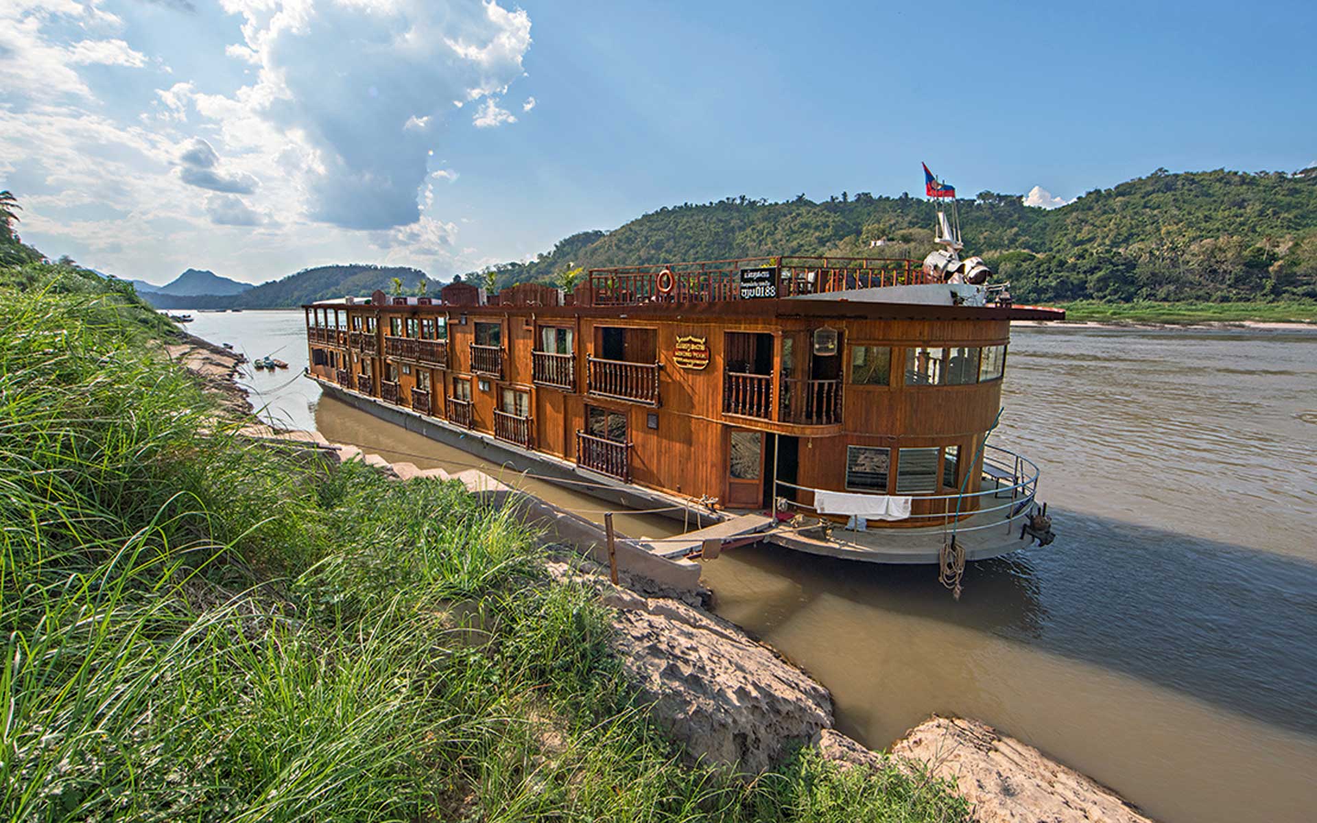 mekong river cruise vientiane